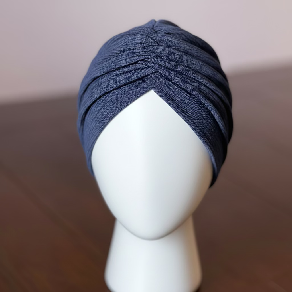 Rucha in navy blue pleats