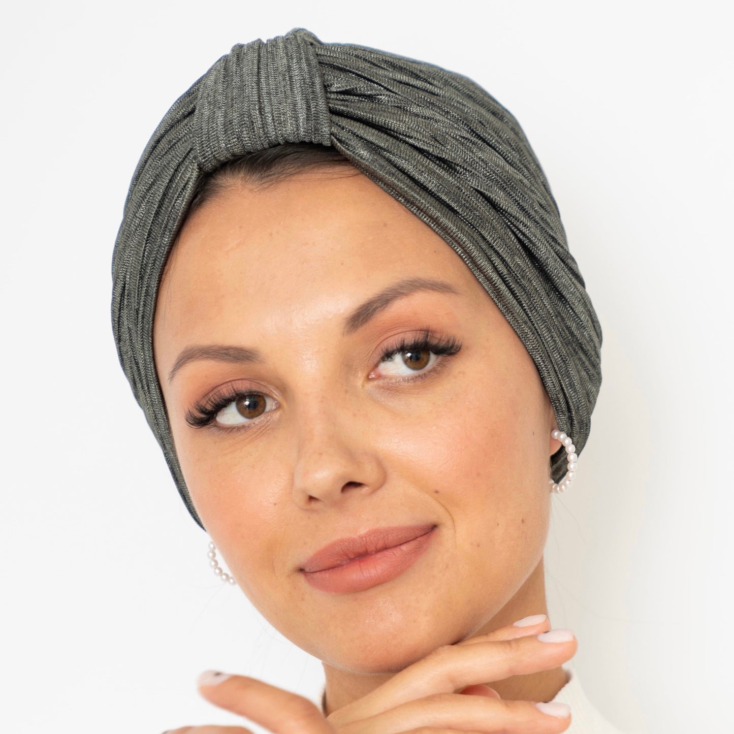 Vanna in olive pleats