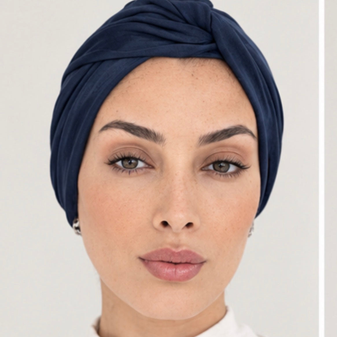 Twist in classic blue