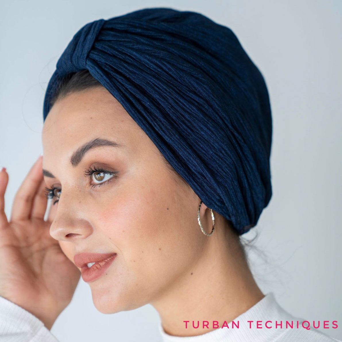 Vanna in Navy blue pleats