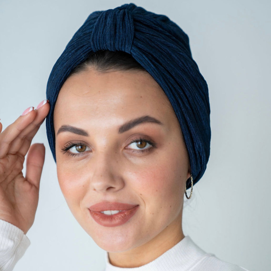 Vanna in Navy blue pleats