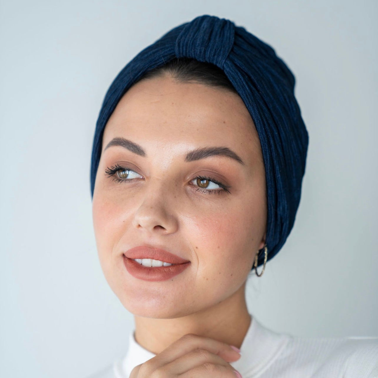 Vanna in Navy blue pleats