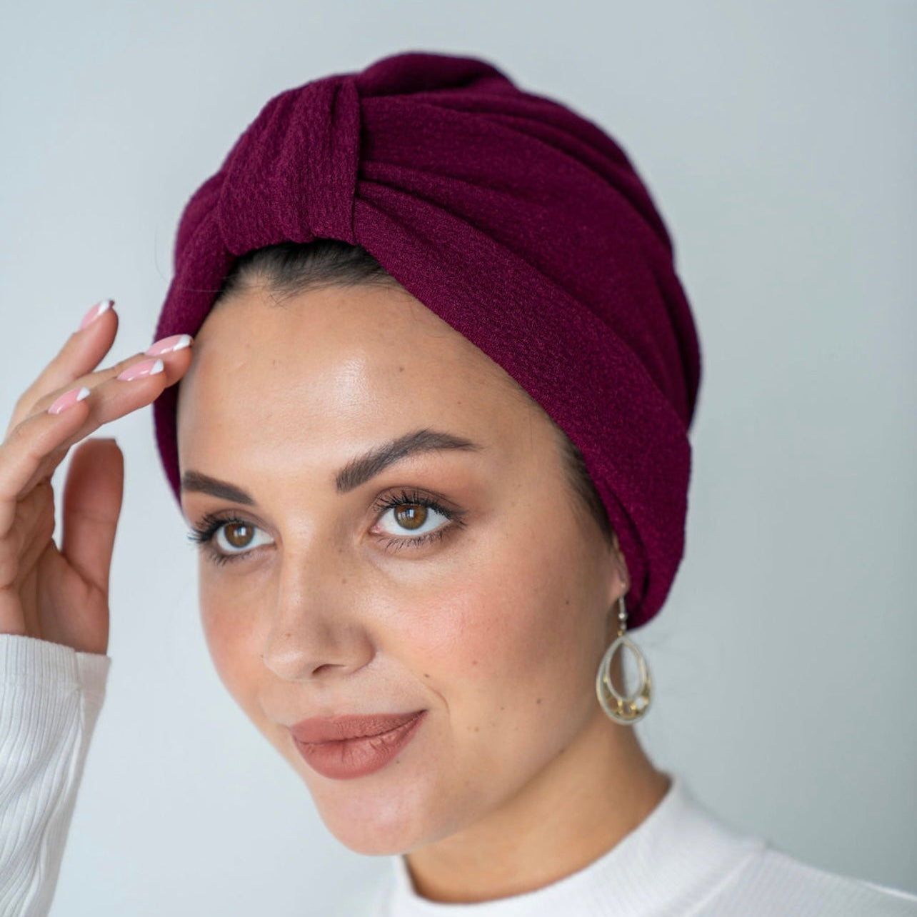 Vanna in burgundy