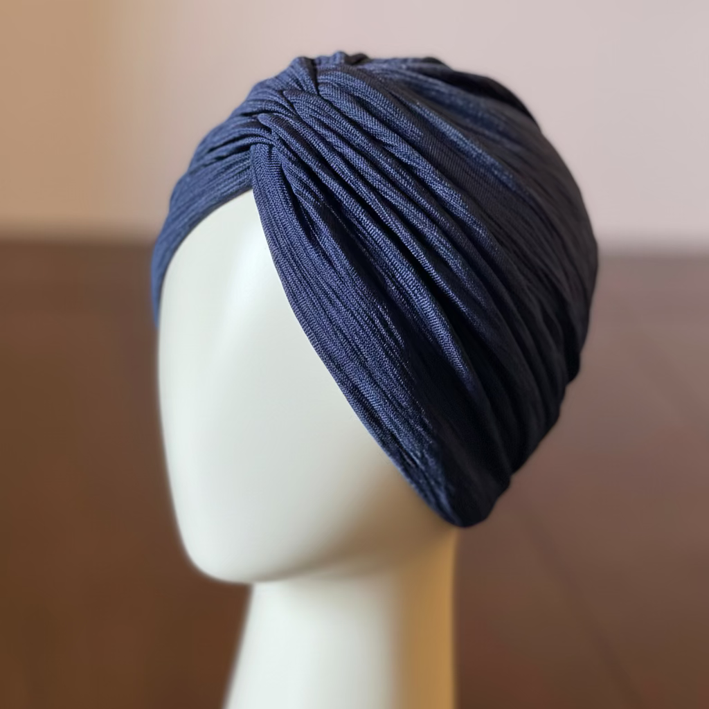 Rucha in navy blue pleats