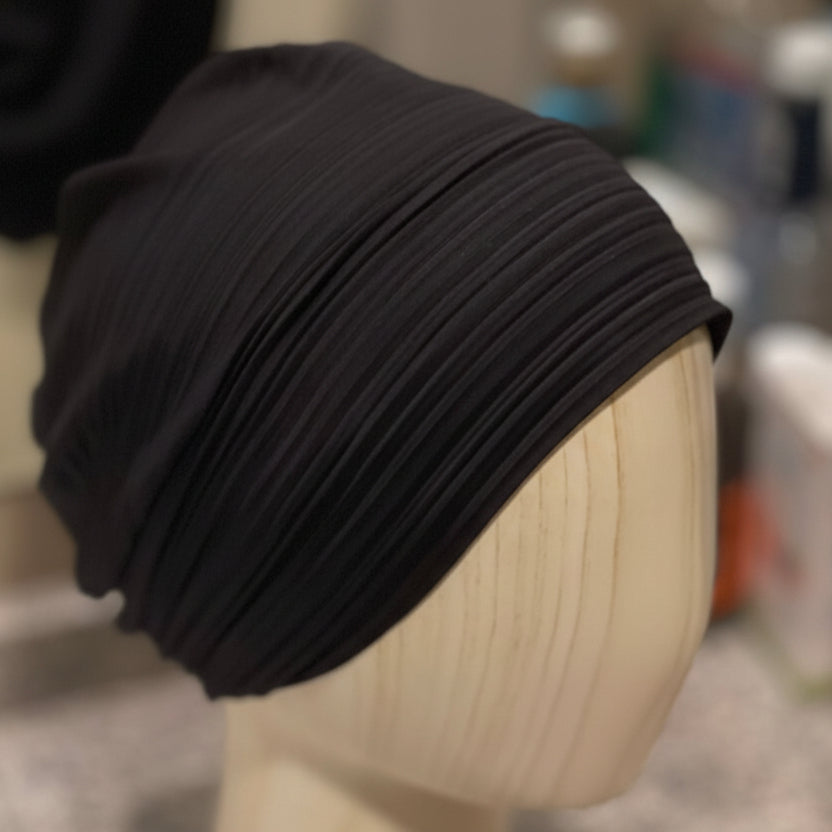 Luna in black pleats