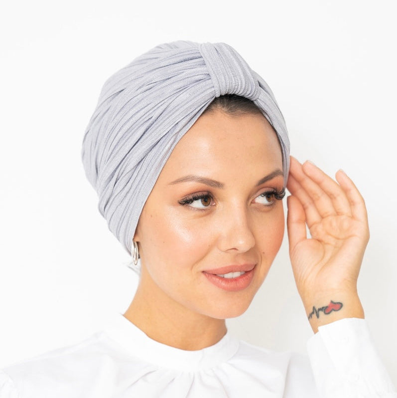Vanna in light grey pleats