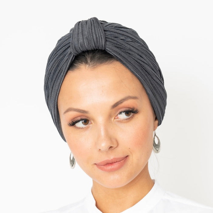 Vanna in shadow grey pleats