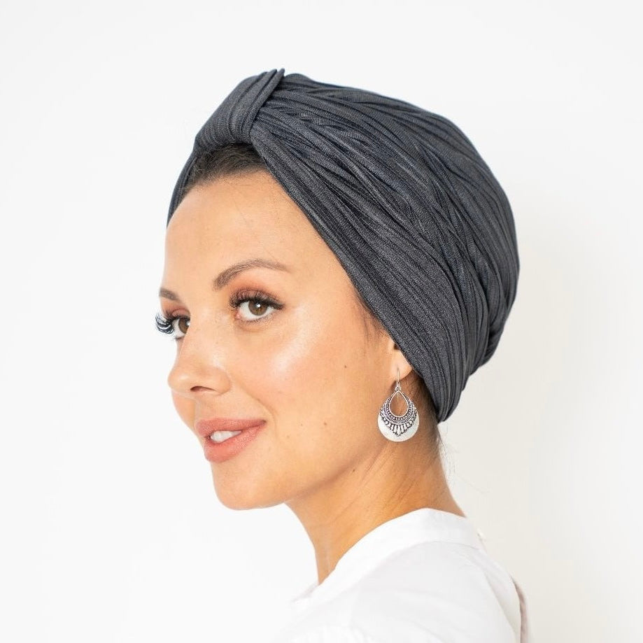 Vanna in shadow grey pleats