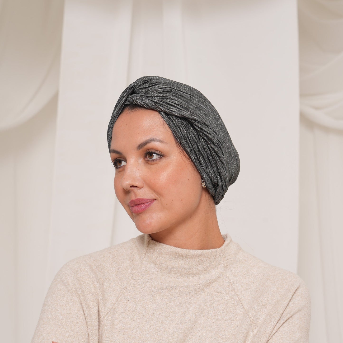Twist in olive pleats